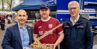 Von links: Böblingens OB Dr. Stefan Belz, Frank Dietzel, Feuerwehrabteilungsleiter in Dagersheim und daneben Thomas Frech, Gesamtkommandant der Feuerwehr in Böblingen.